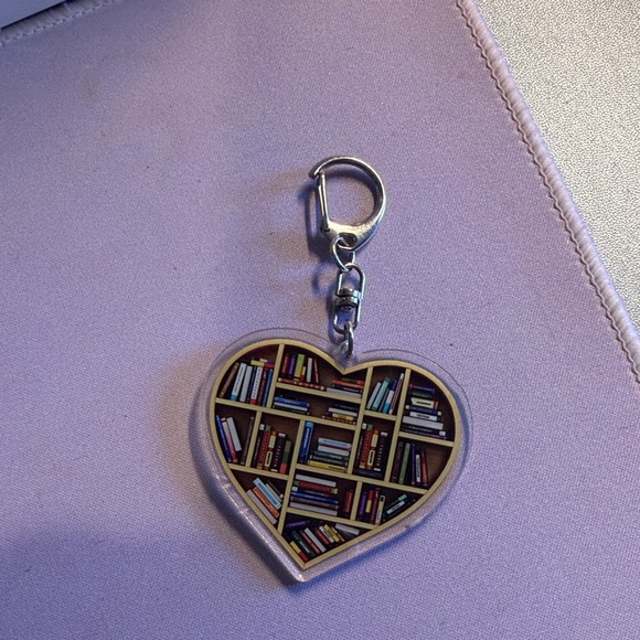 Heart-Shaped Bookshelf Keychain - Picture 2 of 2